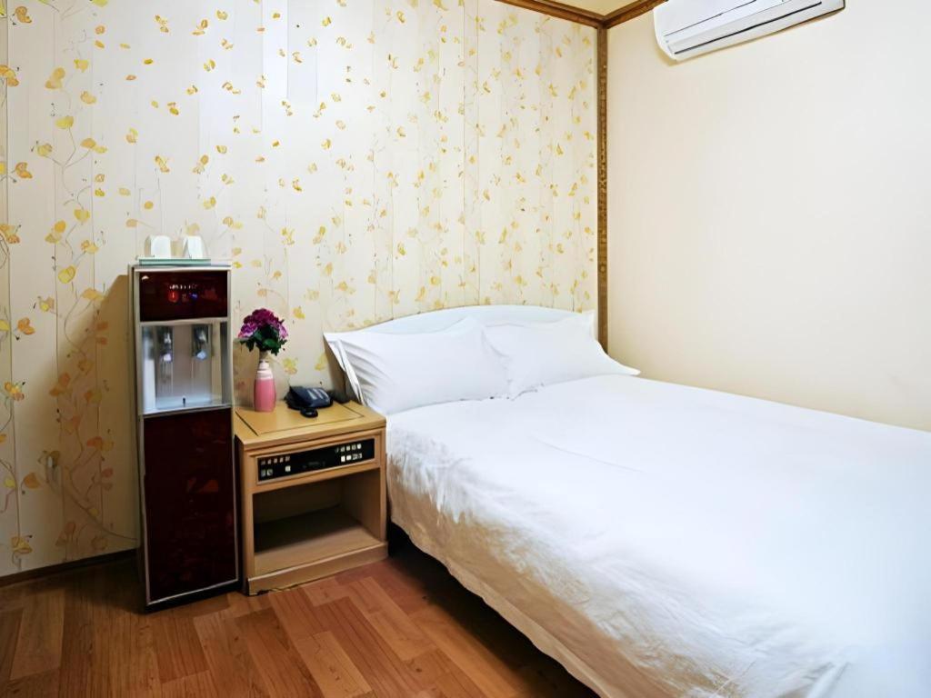 Emerald Hotel Jeju Exterior photo